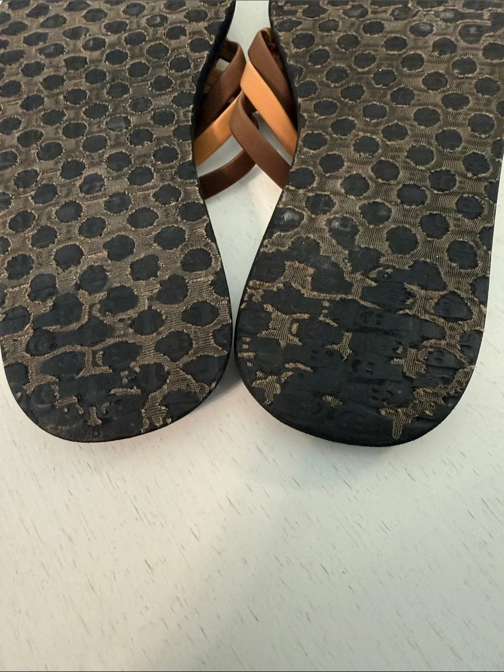 Sanuk Women’s Tan and Brown Yoga T-Strap Salty Sandals / Size 7 / Good Condition